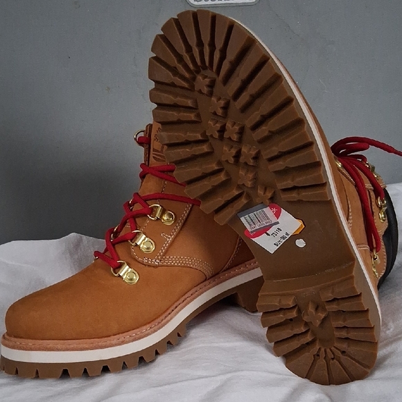 Timberland Brown Boots with Red Laces - Picture 4 of 7